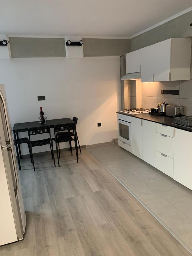 Black & White Studio By Emmelia Group Paphos Luaran gambar