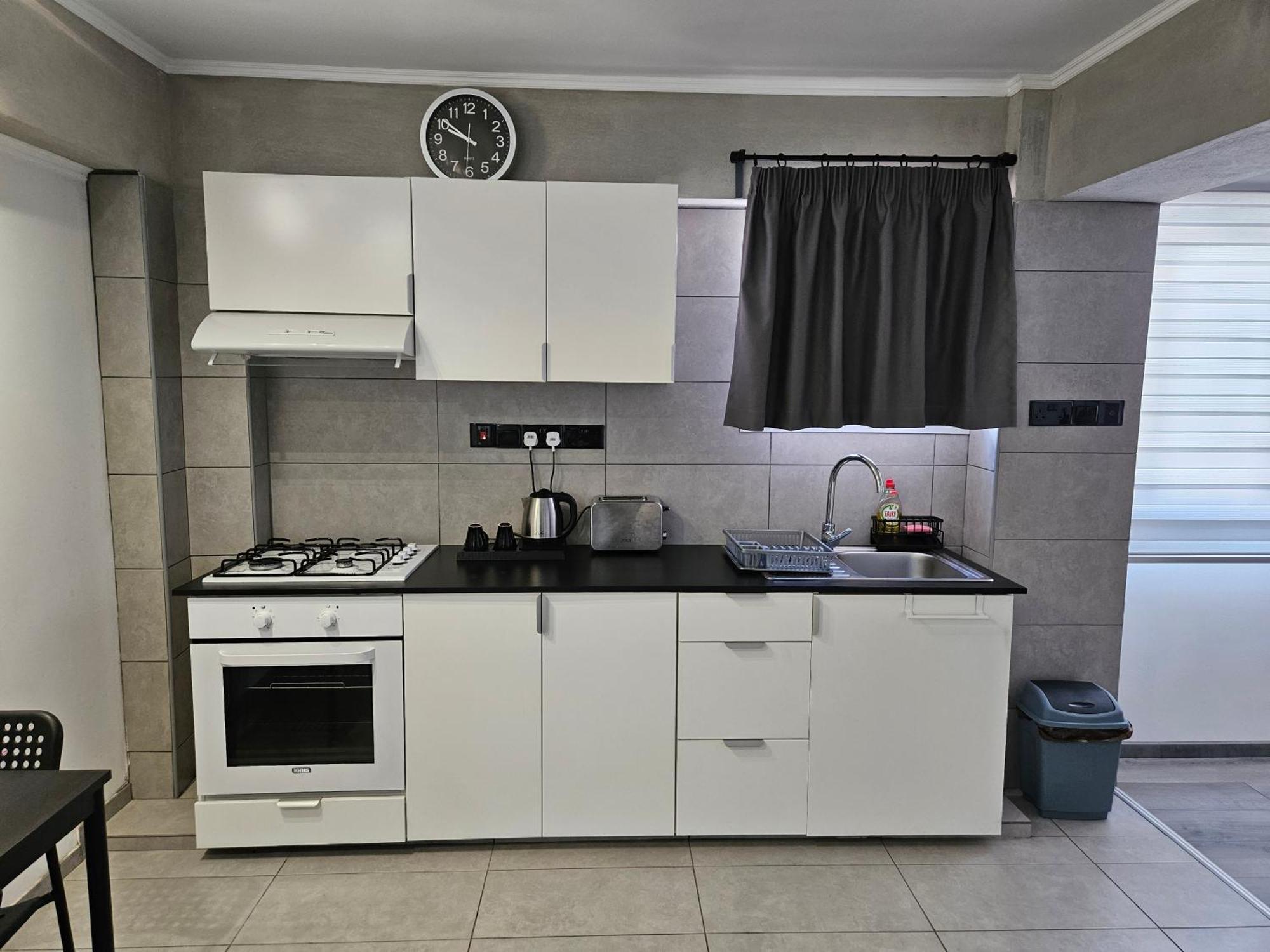 Black & White Studio By Emmelia Group Paphos Luaran gambar